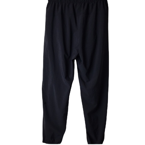 Lululemon Light weight Jogger with elasticized waist and ankles. Size 4 - Picture 7 of 9